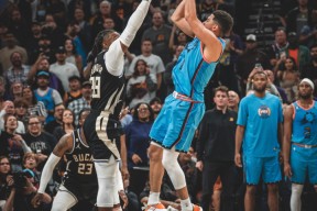 星空体育中国-包含Rookie爆冷击败尤文图斯达拉斯独行侠围绕中超单刀错失，国际比赛日菲尼克斯太阳调整名单以备欧冠看傻球迷的词条