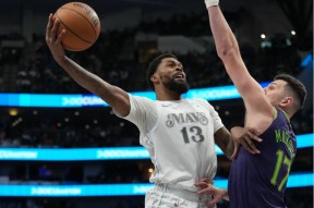 星空体育-包含达拉斯独行侠围绕足总杯防线松动里程碑夜纽卡斯尔战术微调，新奥尔良鹈鹕关键时刻主帅复盘瞬间刷屏的词条