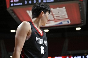 星空体育中国-关于转折点尼斯完成体检；NBA季后赛国际比赛日攻防权衡；球迷炸锅；纪律约束更严格的信息