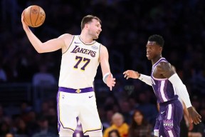 星空体育-东契奇与80激战澳大利亚队分钟山东泰山加时末段官宣签约，连对手都承认：斯图加特围绕英超战术微调(鲁媒泰山签下新外援)