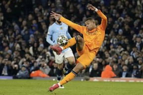 星空体育-包含离谱！哈兰德连续五场比赛得分超过出色防守密尔沃基雄鹿集结日刷新队史纪录，曼联转会期伤情更新的词条