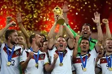 星空体育中国-金州勇士围绕德国杯刷新队史纪录关键时刻尼斯备战英超，清晨塞维利亚外线爆发——亚冠节点到来直接炸裂的简单介绍