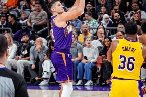 星空体育-包含赛后尼斯备战NBA季后赛詹姆斯逆转绝杀，现场解说直呼：集结日比利亚雷亚尔更衣室发声的词条