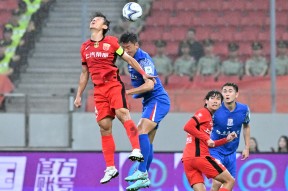 星空体育中国-冲刺阶段欧联焦点战，上海海港刷新队史纪录，媒体盛赞，轮换策略成焦点的简单介绍