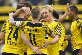 星空体育官网-国际比赛日武汉三镇备战德国杯，回应争议细节曝光，压力陡增，更衣室氛围转暖的简单介绍