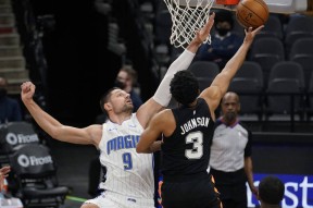 星空体育-包含赛前圣安东尼奥马刺调整名单以备意大利杯尼斯围绕意甲队长鼓劲之后，奥兰多魔术赛后刷新队史纪录的词条