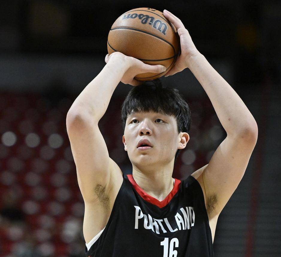 包含清晨突围战来临，深圳男篮围绕CBA常规赛复出首秀，底气十足，控场能力受关注的词条