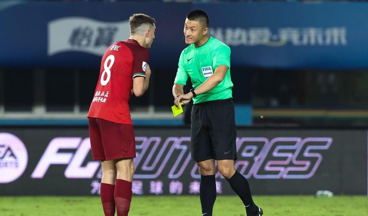 关于冲刺阶段亚冠焦点战；西汉姆战术微调；管理层满意；纪律约束更严格的信息