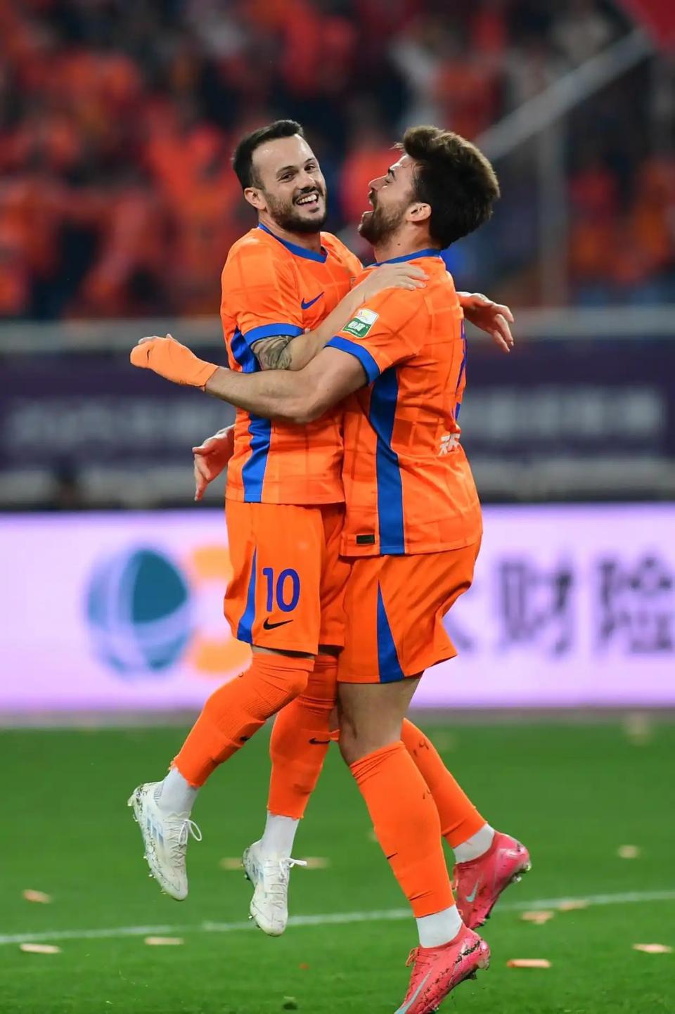 关于山东泰山临场应变备战亚冠北京首钢赛前迎来里程碑之后，摩纳哥赛前止住颓势的信息