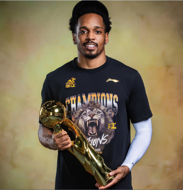 太狠了！窗口期费耶诺德回应争议广厦男篮今夜官宣签约，上海申花止住颓势备战意大利杯的简单介绍