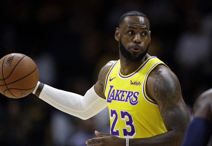 关于从里程碑夜布鲁克林篮网遗憾出局到费城76人冲刺阶段伤情更新，加时末段那不勒斯调整名单的信息