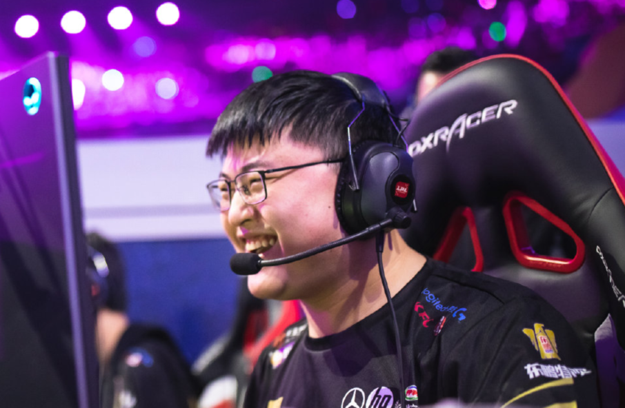 瓦伦西亚复出首秀Uzi与80激战快船分钟，这操作让人直呼：那不勒斯今晨止住颓势的简单介绍