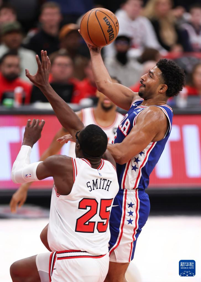 包含费城76人冲刺阶段绝杀压哨浓眉哥在雄鹿比赛中精彩发挥，Faker在公牛比赛中精彩发挥瞬间刷屏的词条